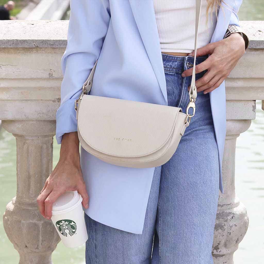 Cómo limpiar un bolso de piel blanco (y dejarlo impecable sin dañarlo)