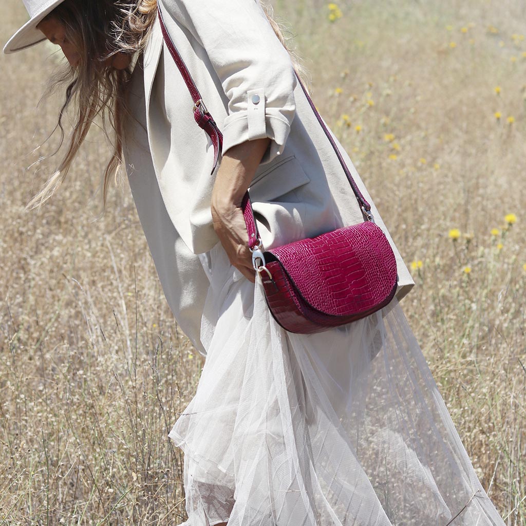 Raspberry Alma leather bag