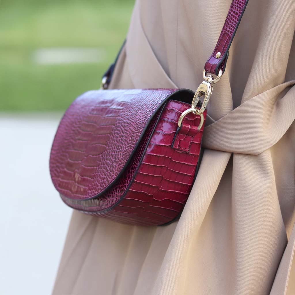 Raspberry Alma leather bag