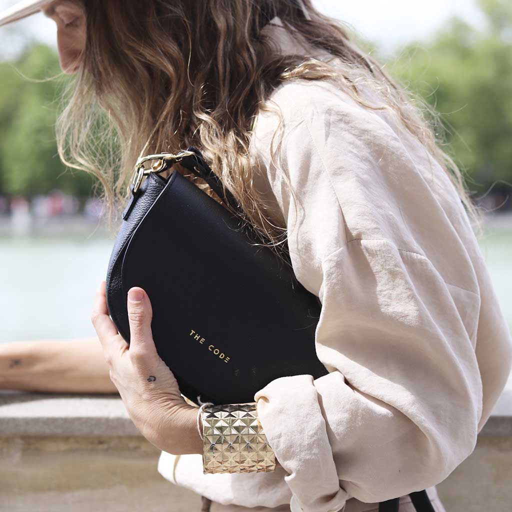 Black alma leather bag