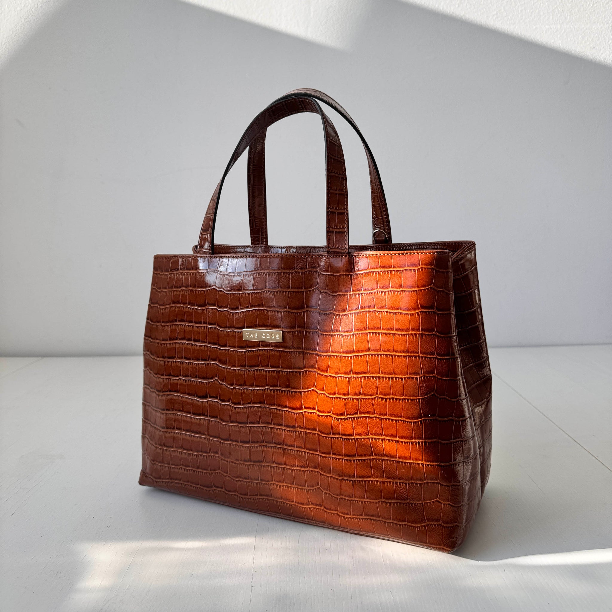 Shopper Patricia hazelnut