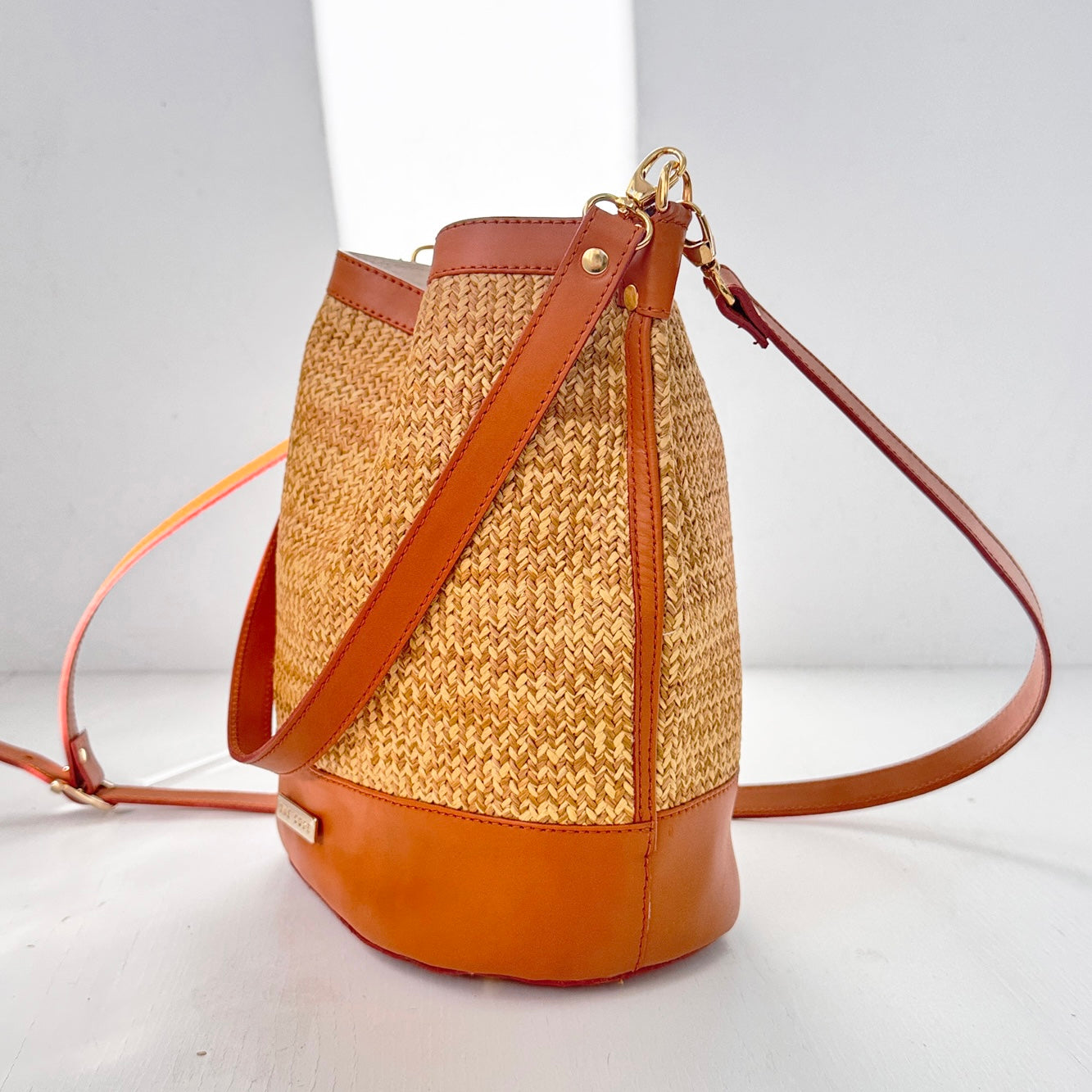 Brown nature Julieta bucket