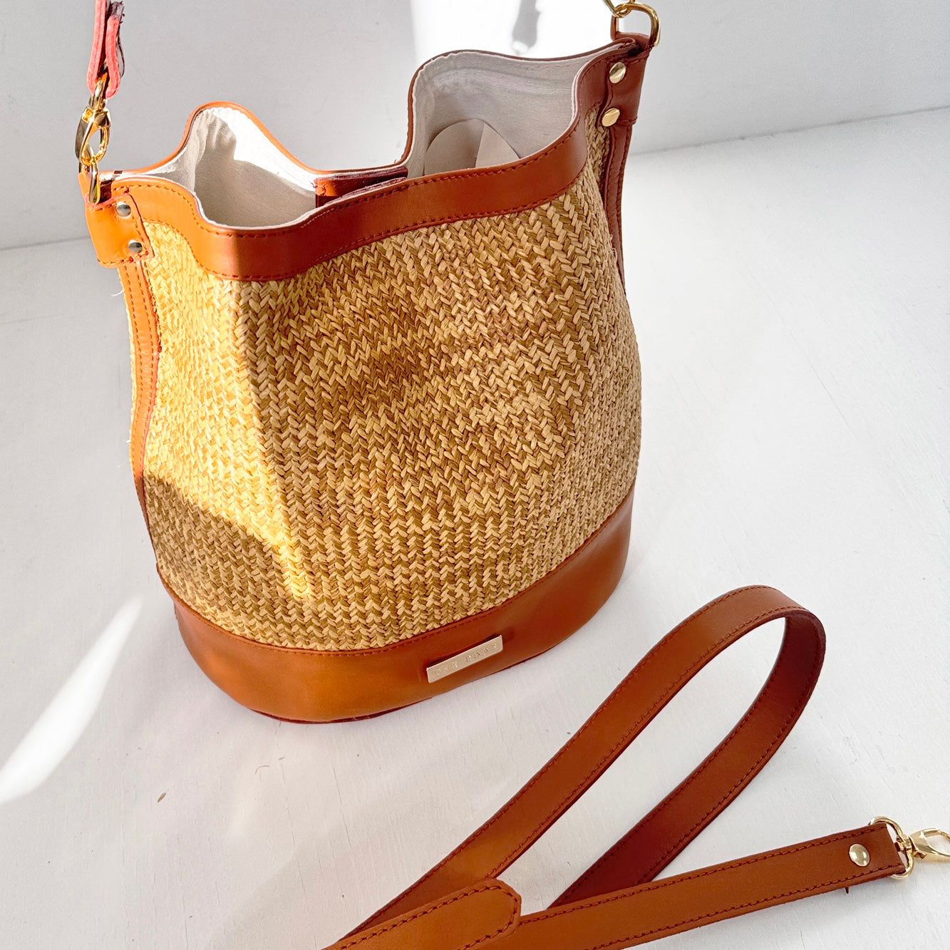 Brown nature Julieta bucket