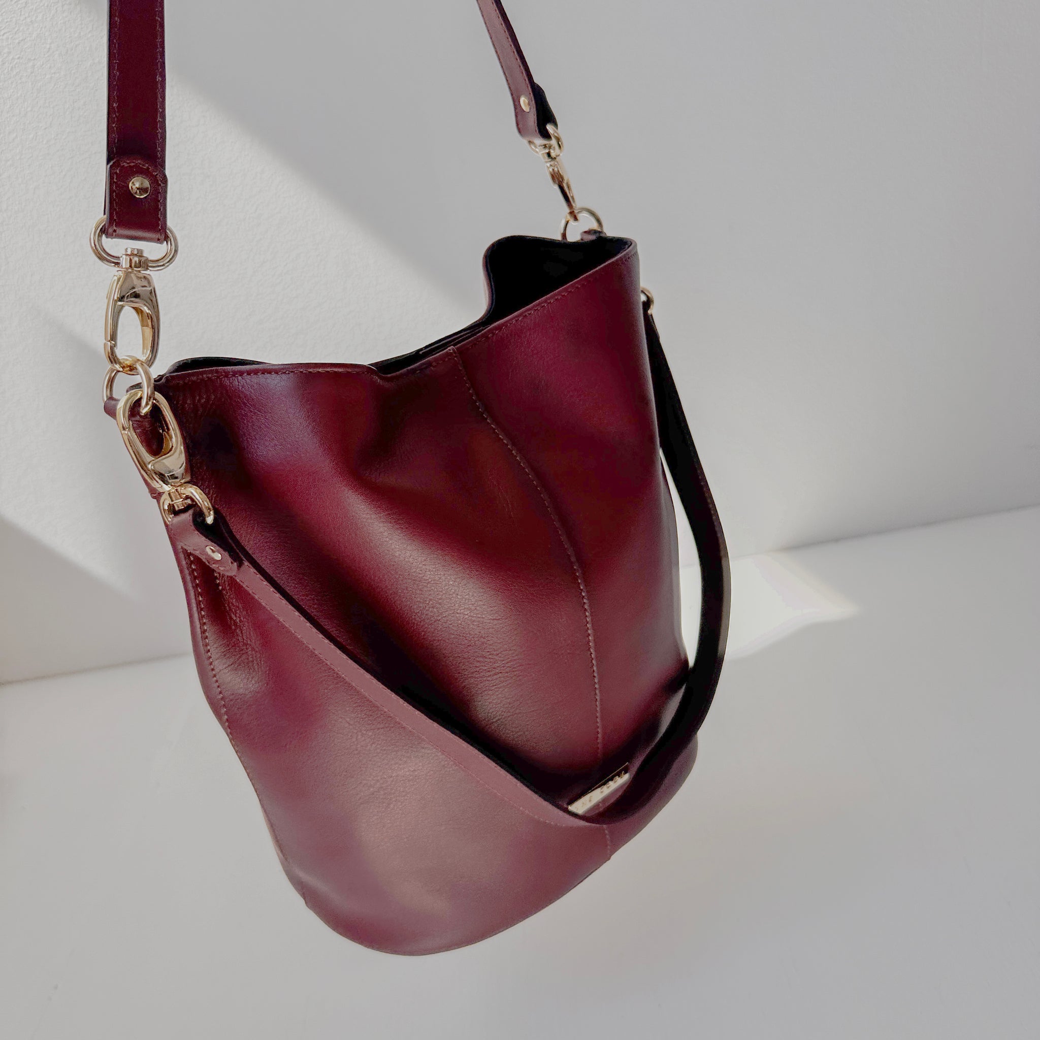 Julieta plain burgundy candy box