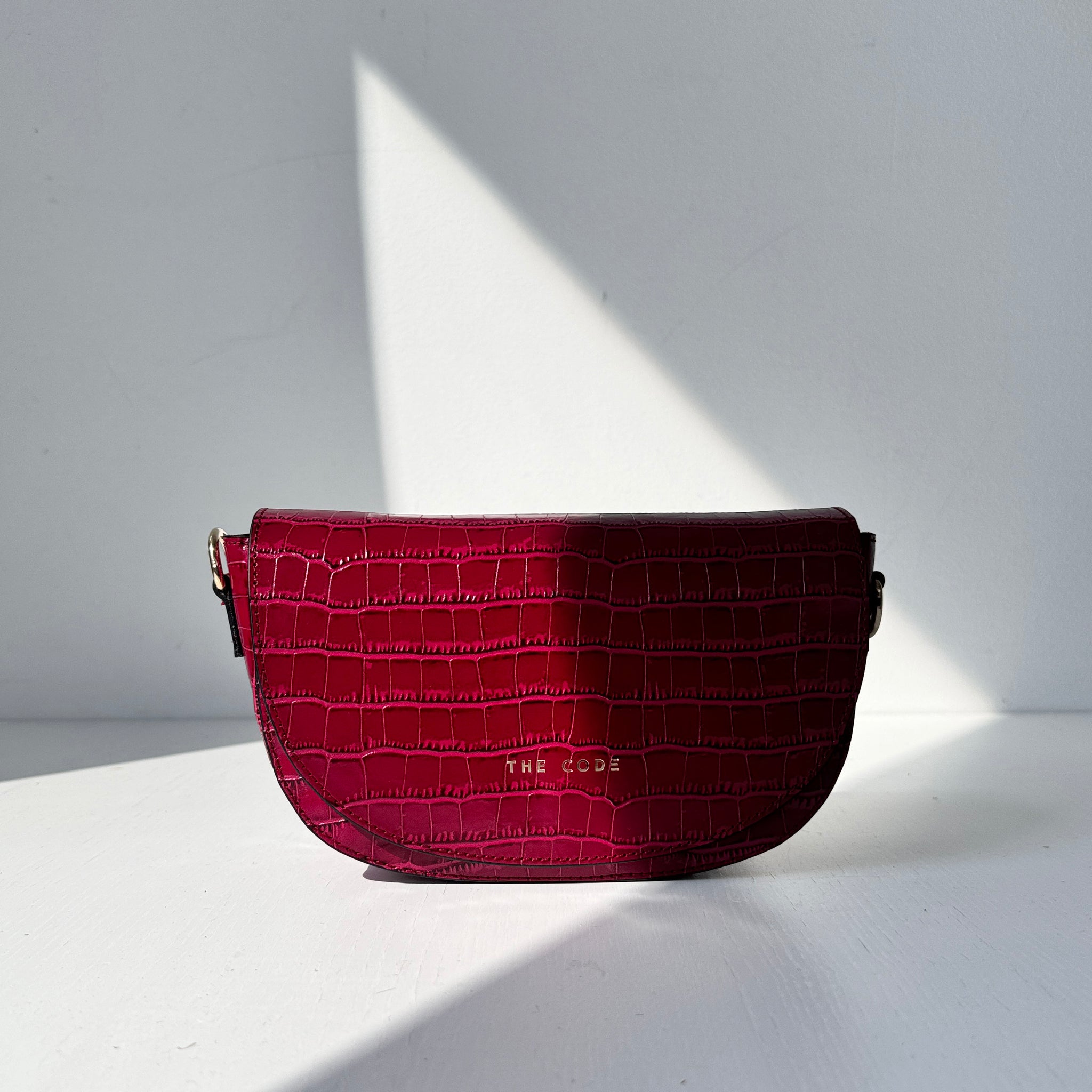 Raspberry Alma leather bag