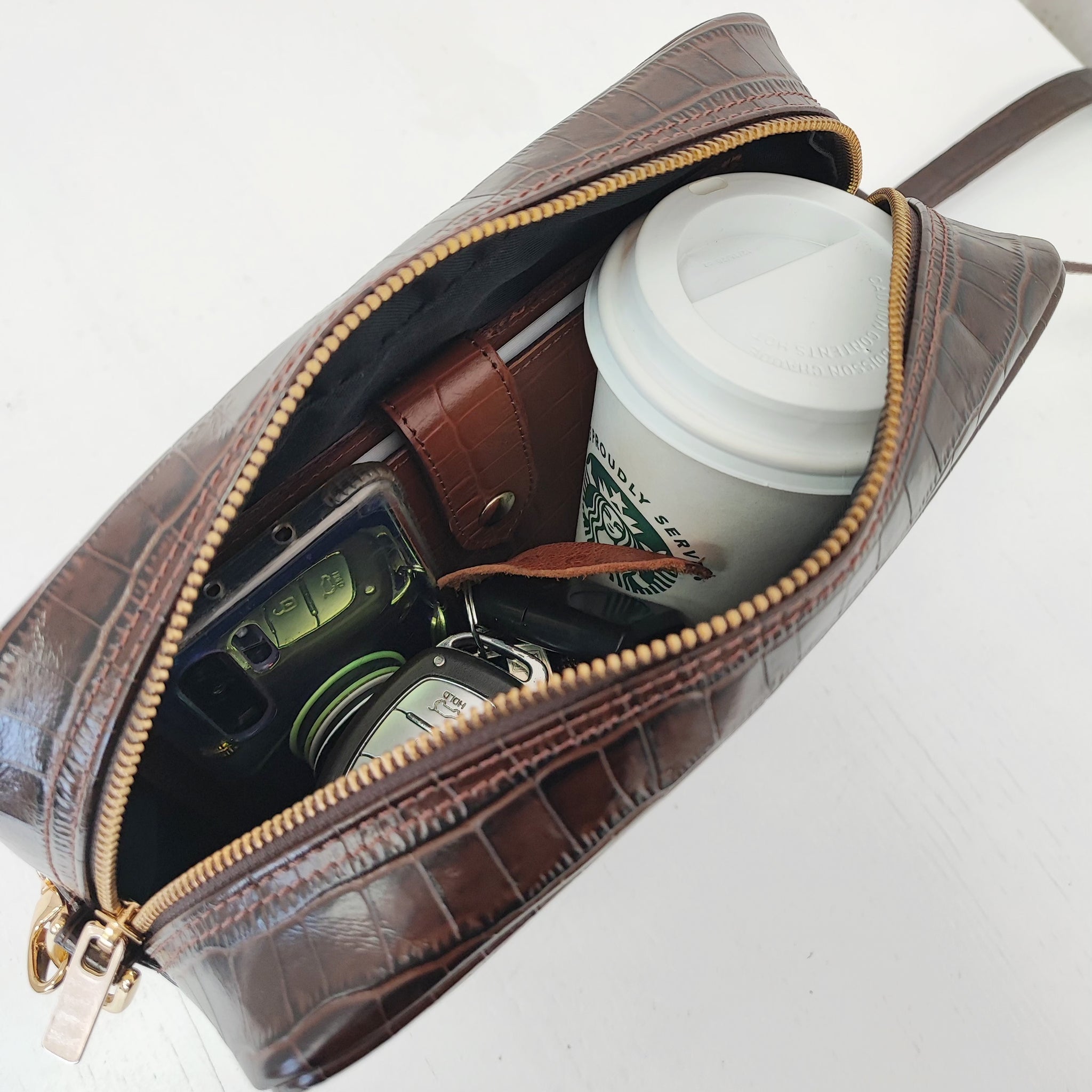 Carlota hazelnut shoulder bag