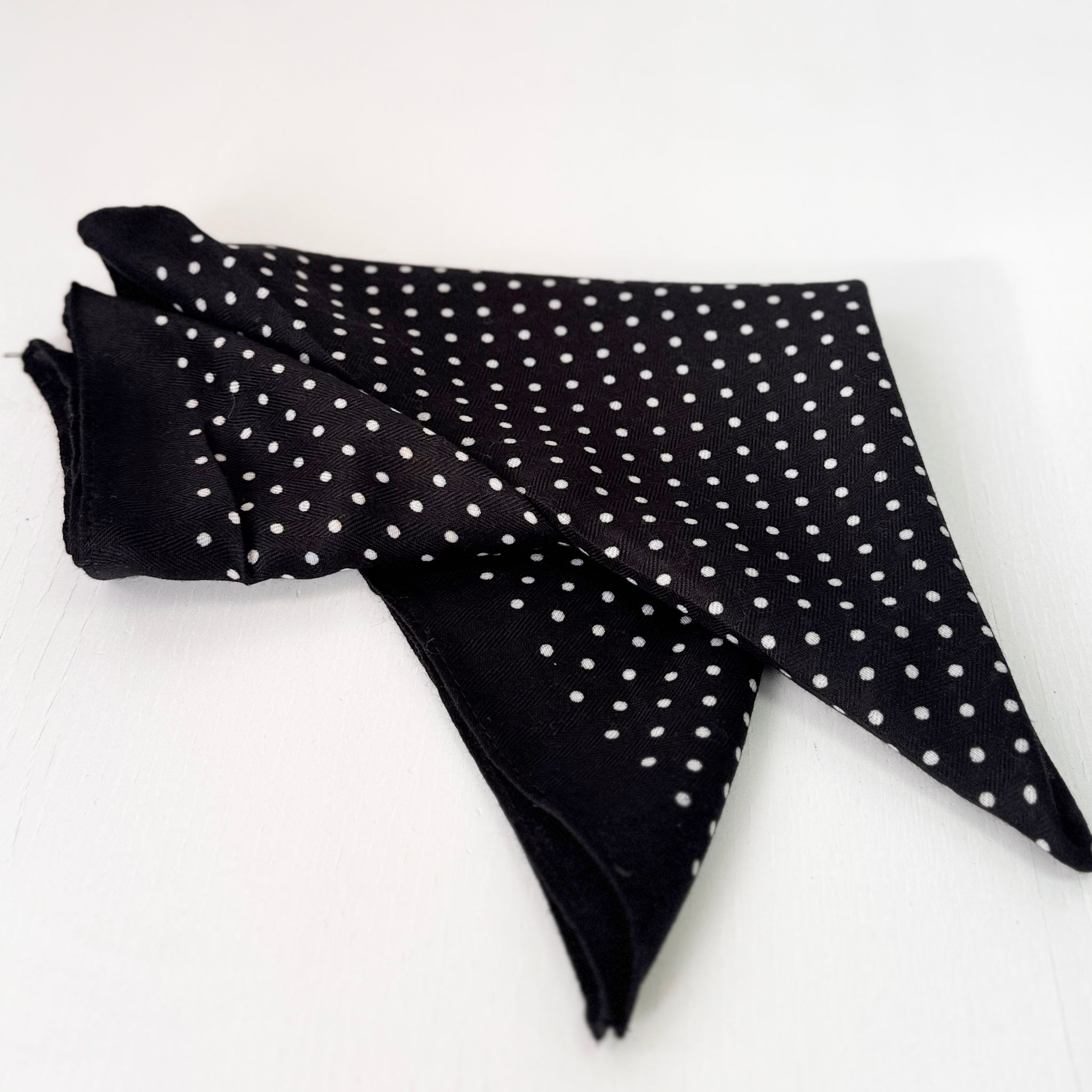 Pañuelo lunares negro