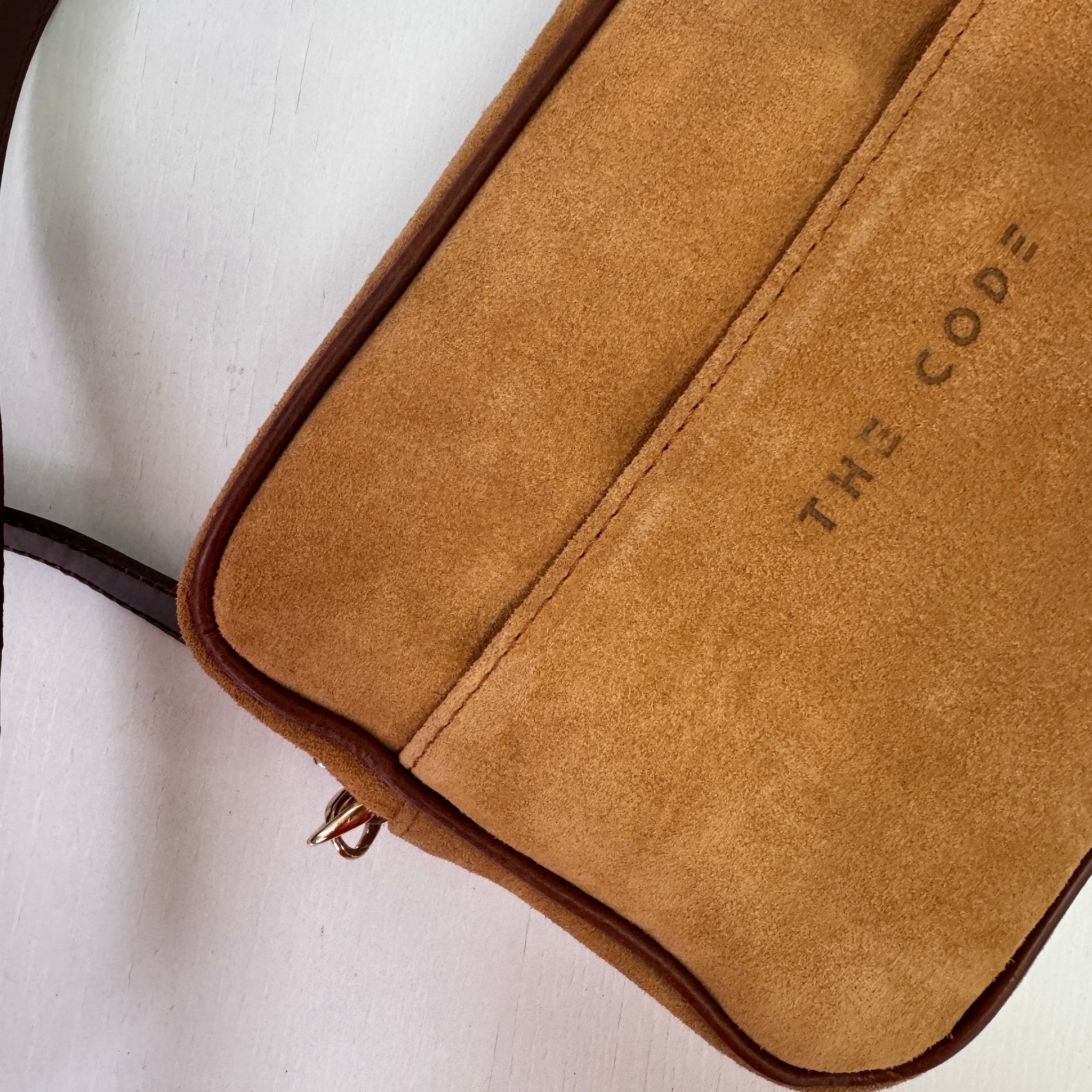 Bandolera Carlota serraje camello