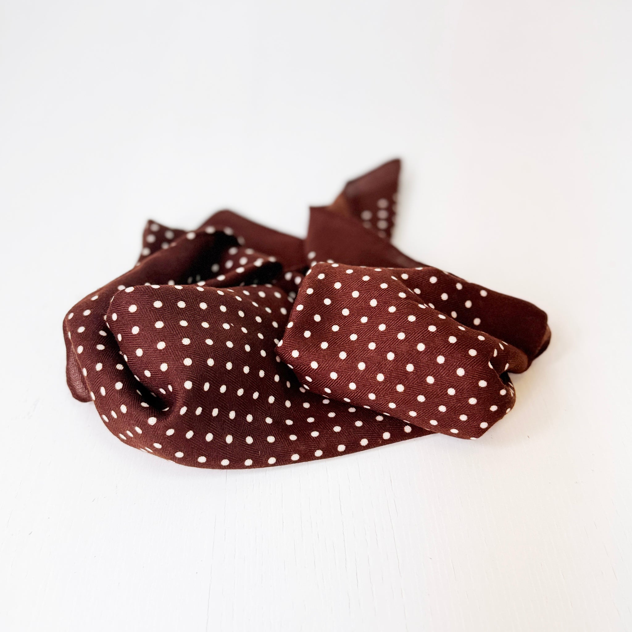 Pañuelo lunares chocolate