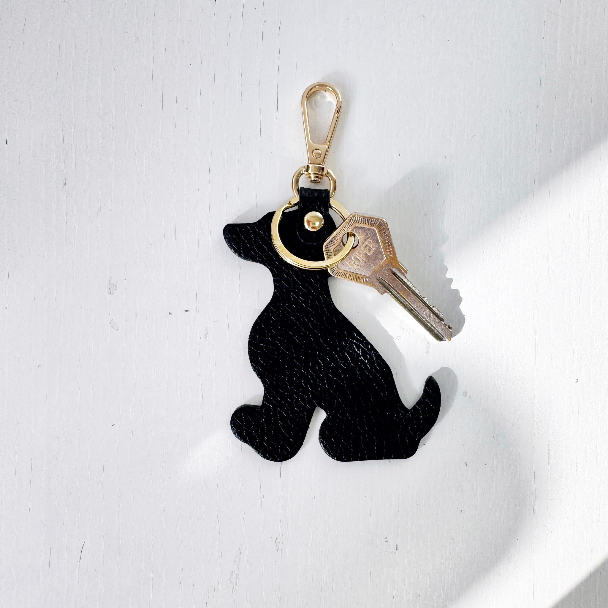 Charm llavero perro negro