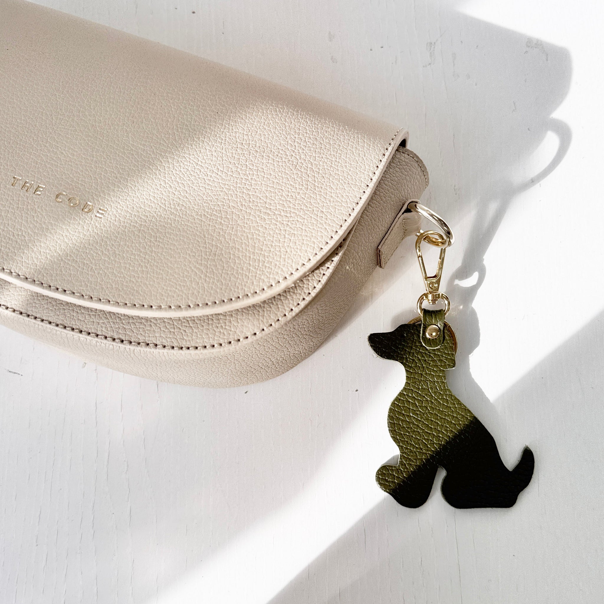 Charm llavero perro verde