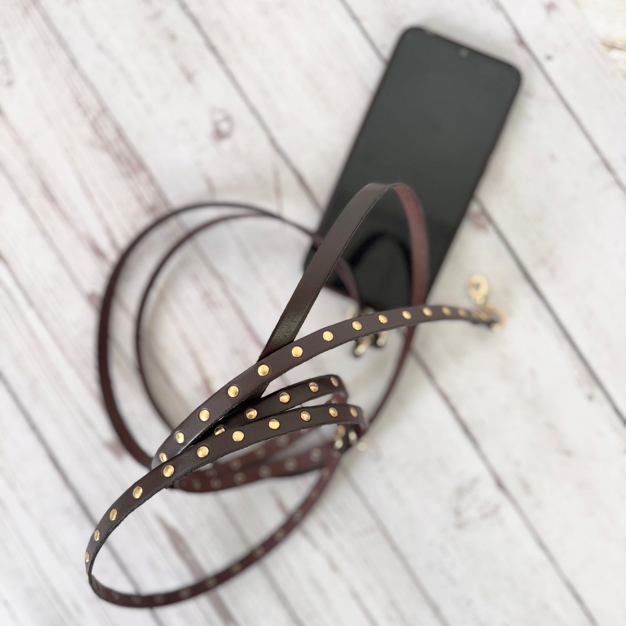 Colgador móvil tachas chocolate