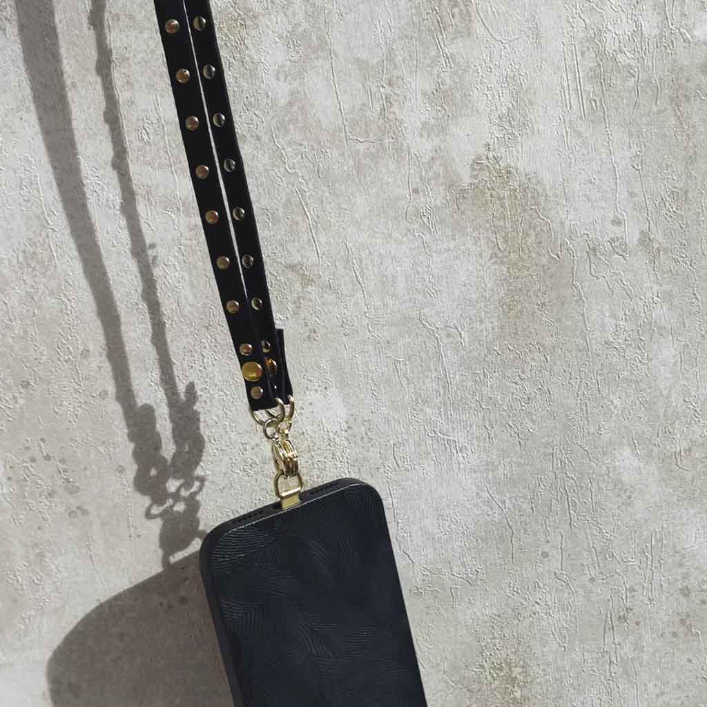Colgador móvil negro tachas oro