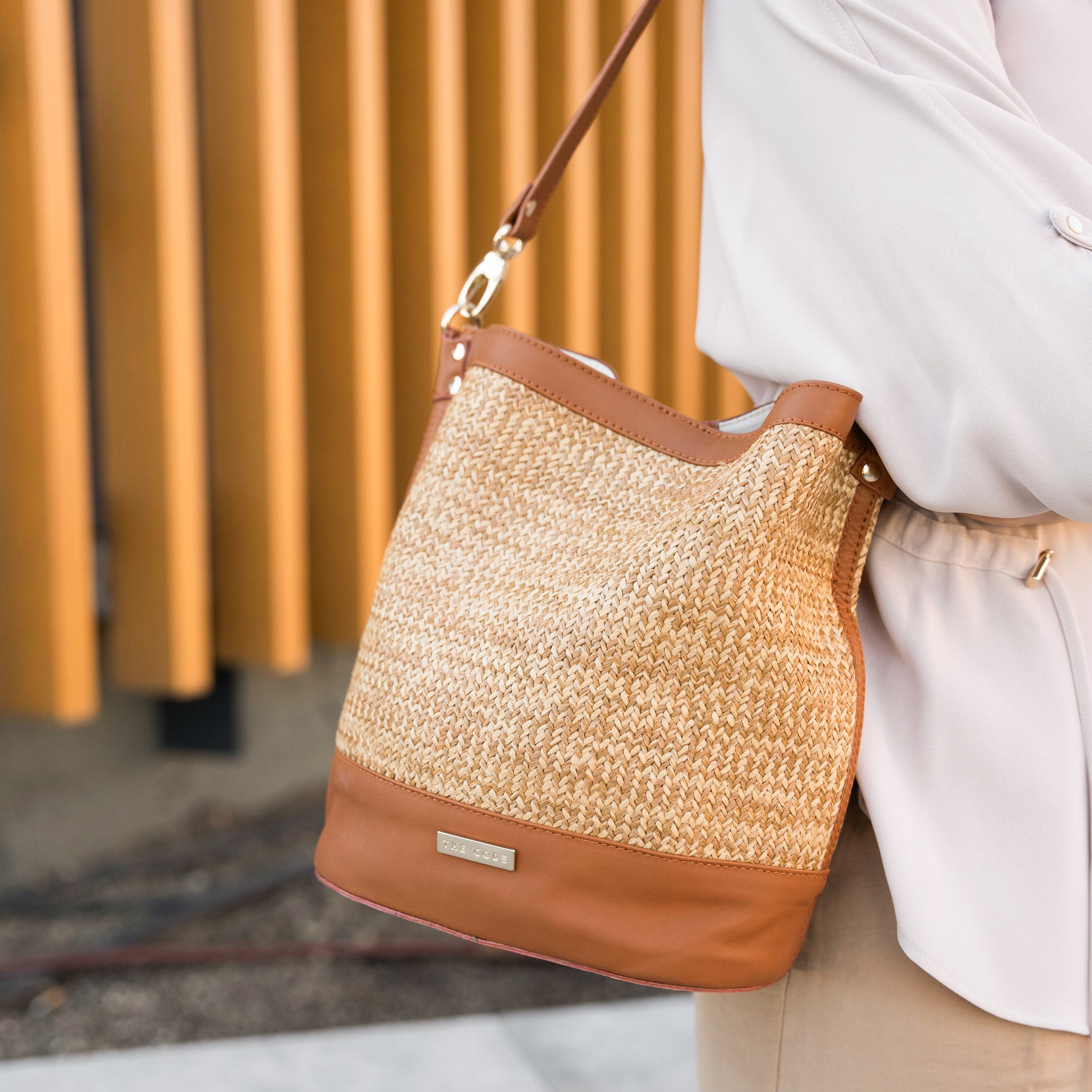 Brown nature Julieta bucket