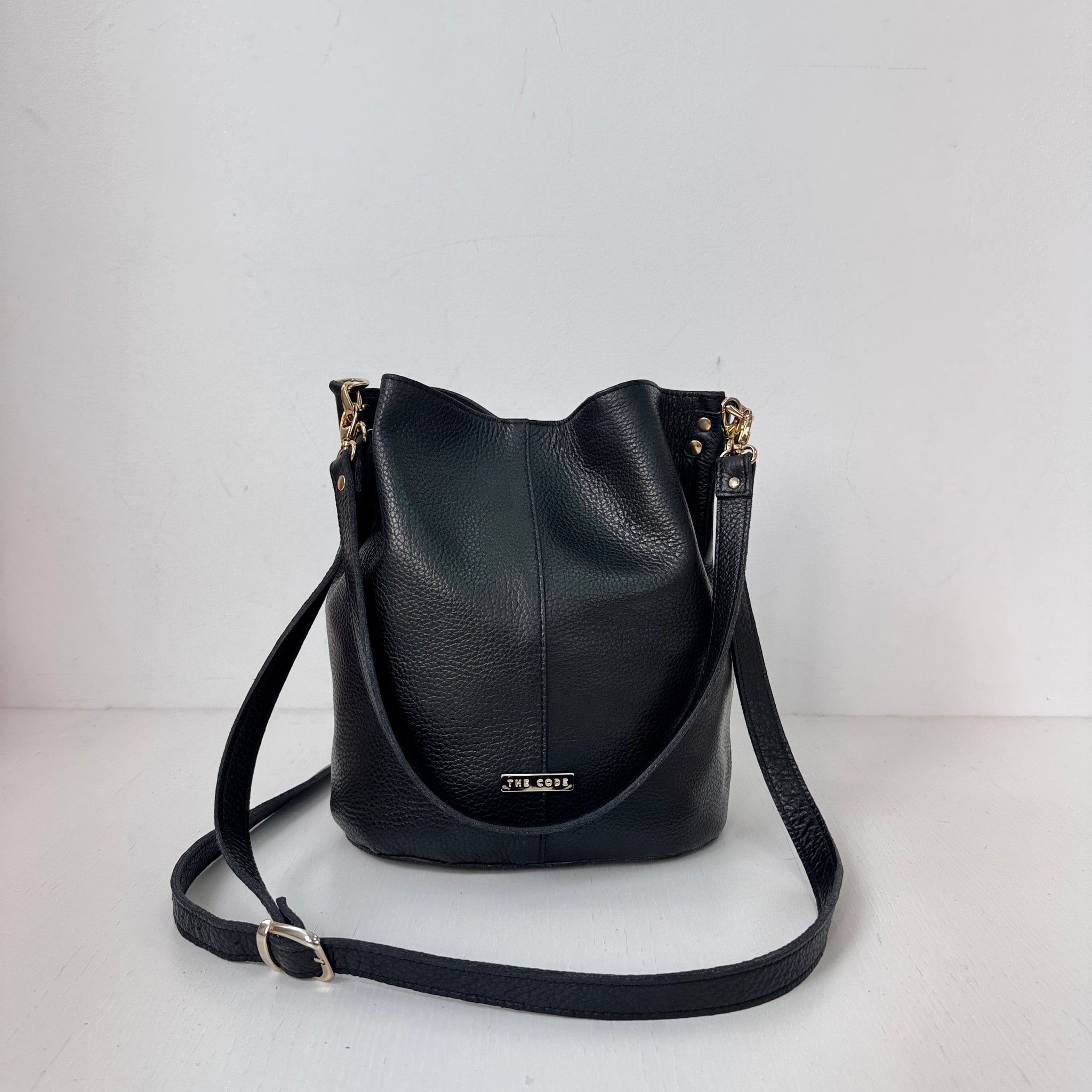 Black leather Julieta bucket