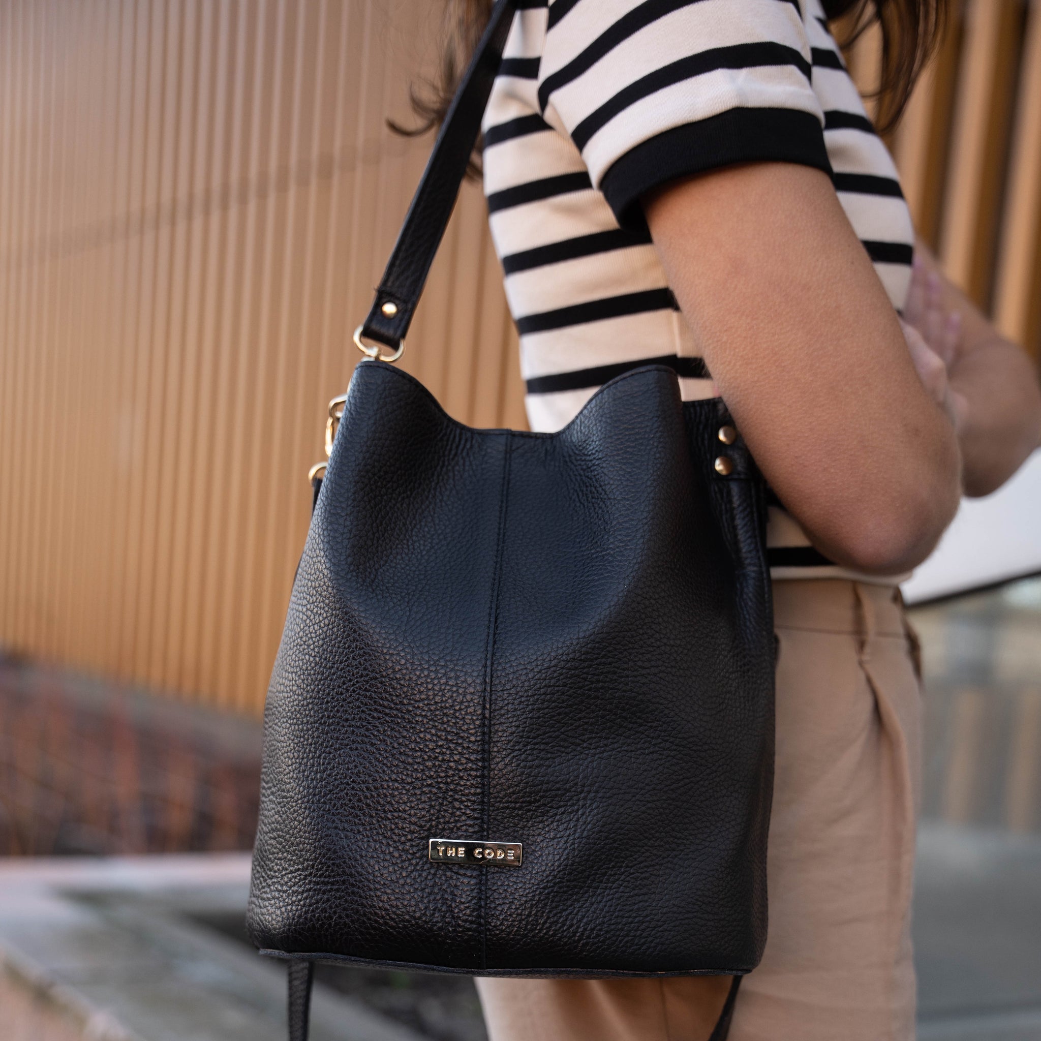 Black leather Julieta bucket