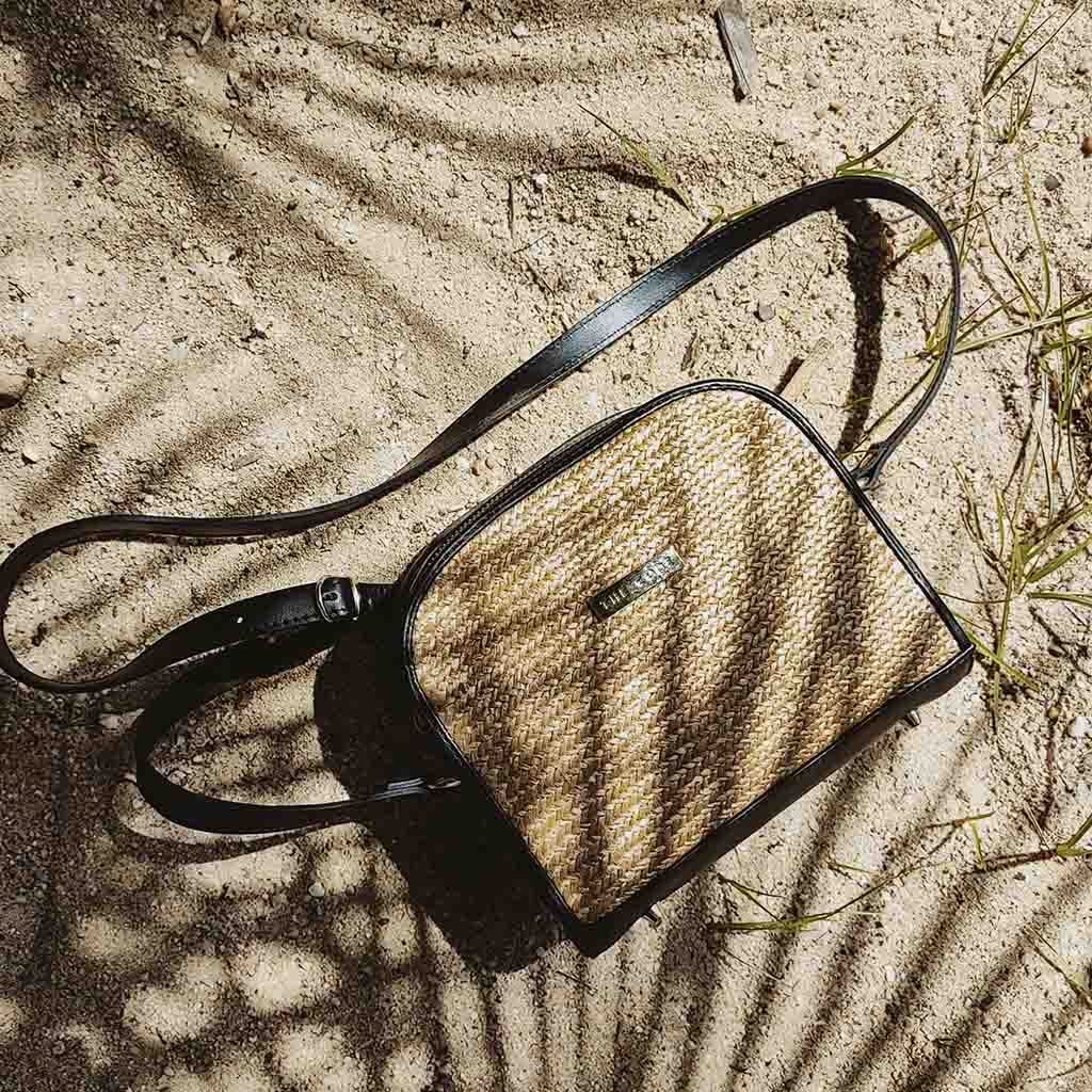 Casandra NATURE rafia y negro
