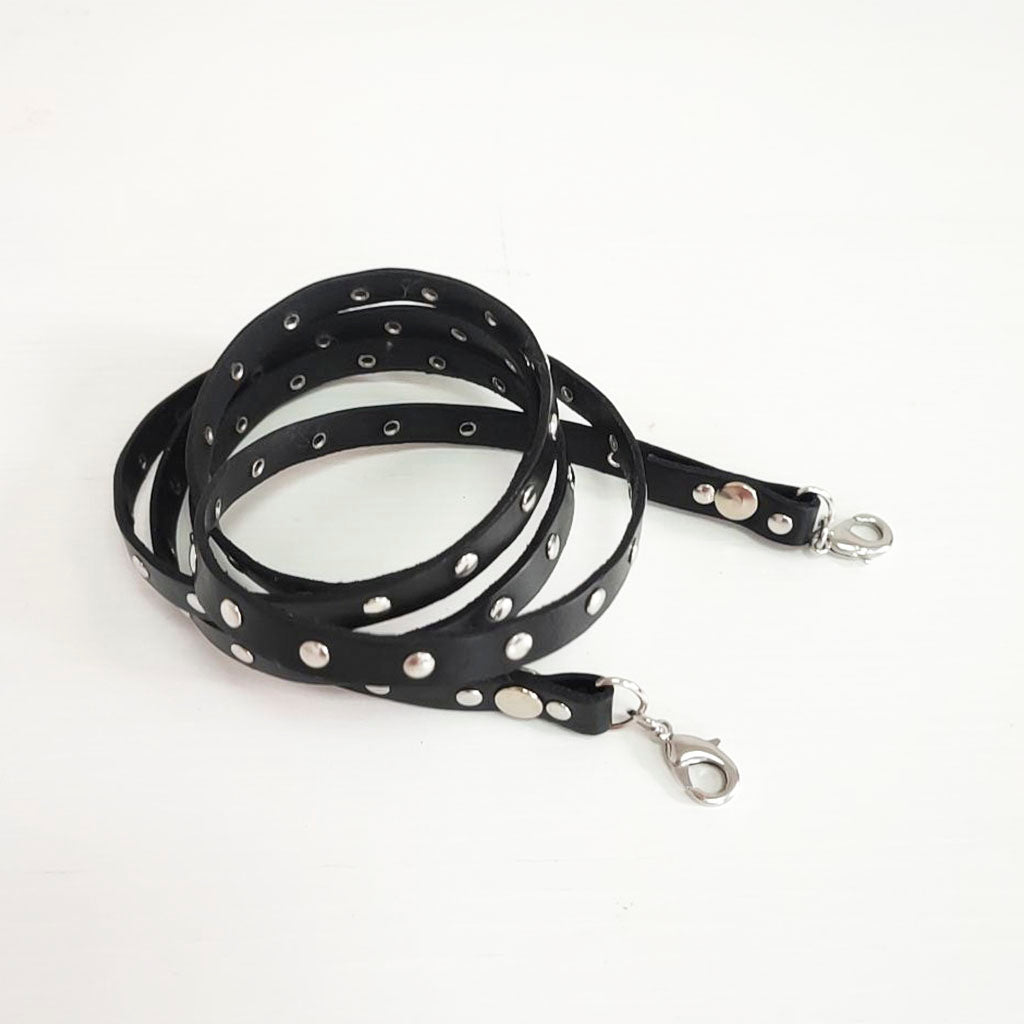 Colgador móvil negro tachas niquel