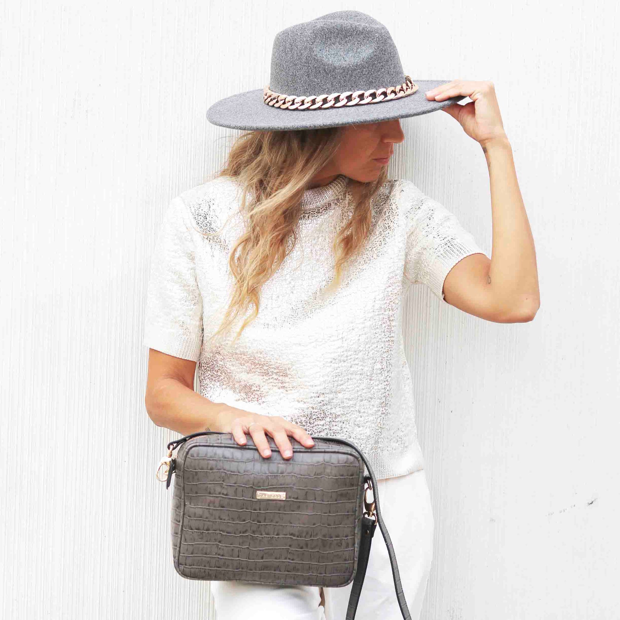 Carlota hazelnut shoulder bag