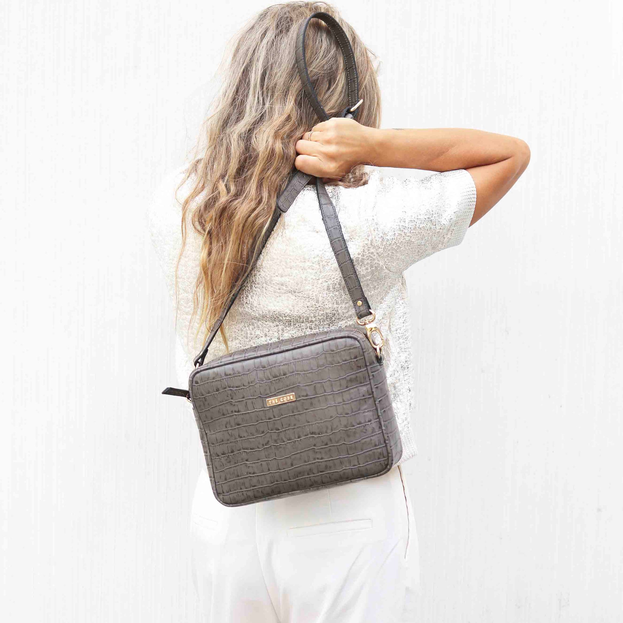 Carlota hazelnut shoulder bag