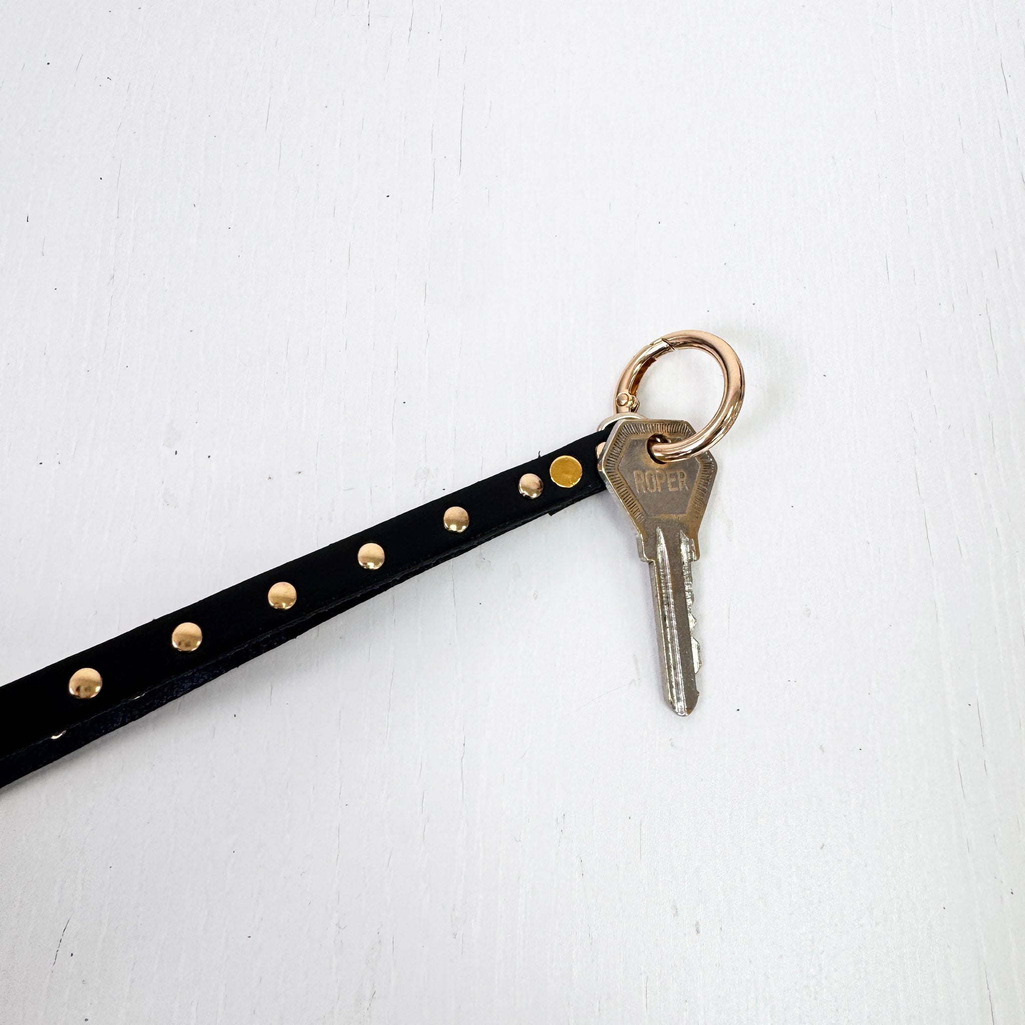Charm llavero texas negro tachas oro